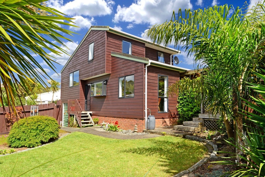 2/12 AGINCOURT ST, Glenfield, Auckland - Carousel 17