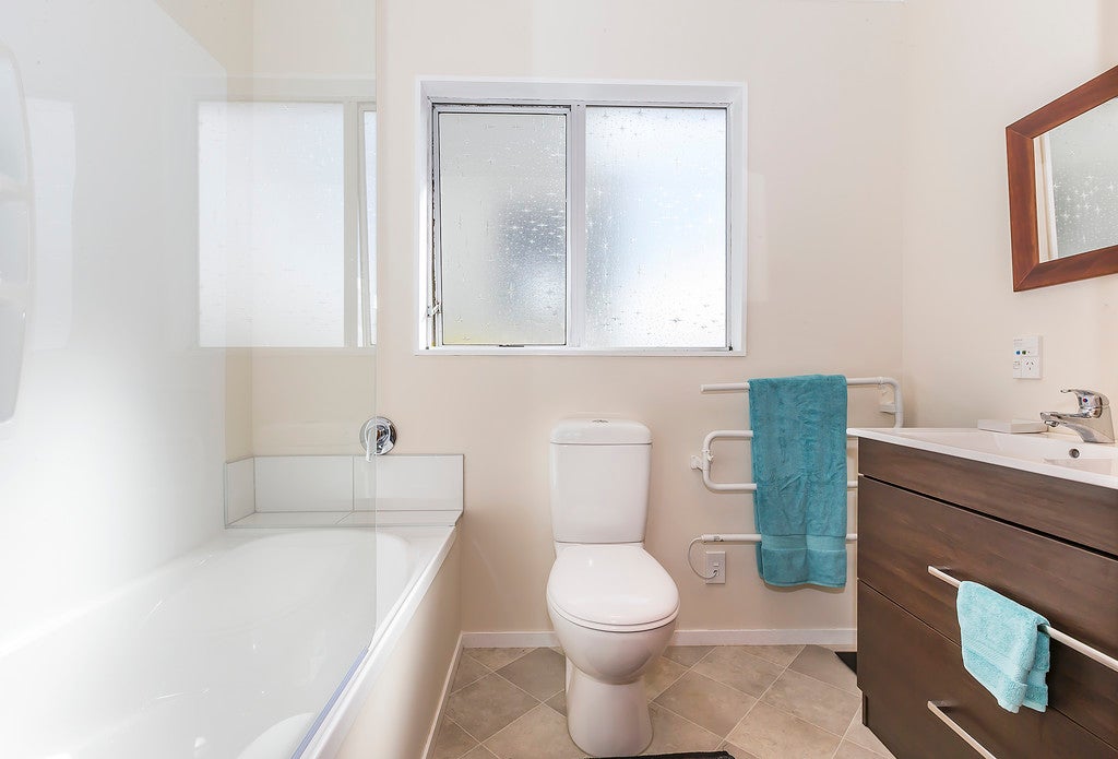 20 Paparangi Crescent, Paparangi, Wellington - Carousel 22
