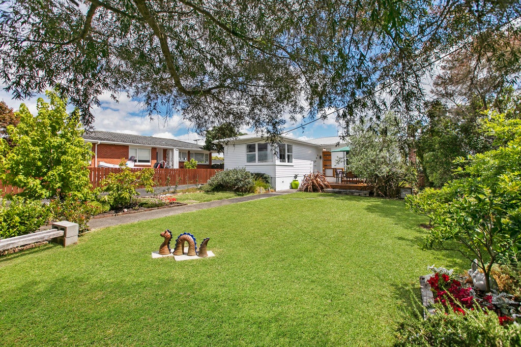 10 Eskdale Road, Birkdale, Auckland - Carousel 2