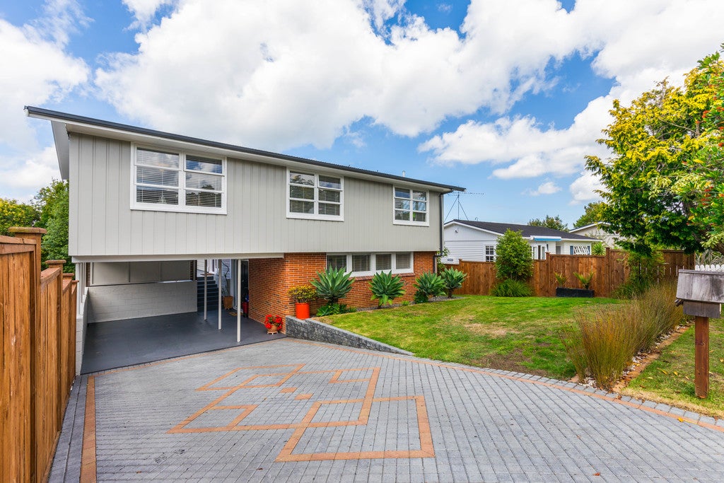 1/42 Holland Road, Fairfield, Hamilton - Carousel 1