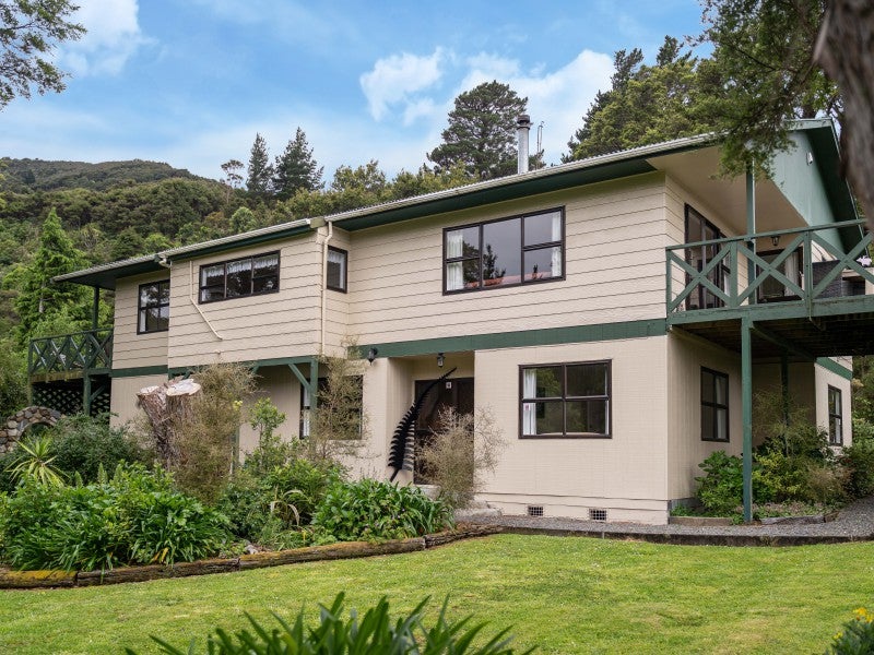 913 State Highway 2, Rimutaka Hill, Upper Hutt - Carousel 1