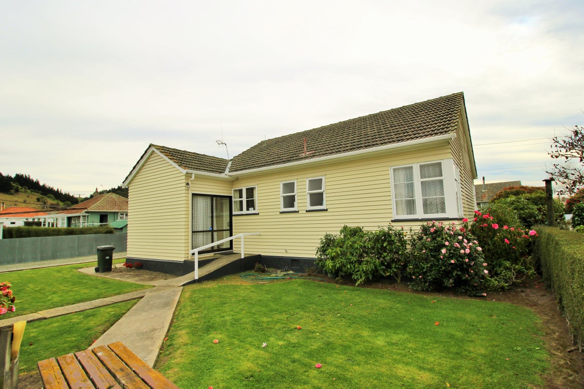 17 Farnham Street, Oamaru North, Oamaru - Carousel 1