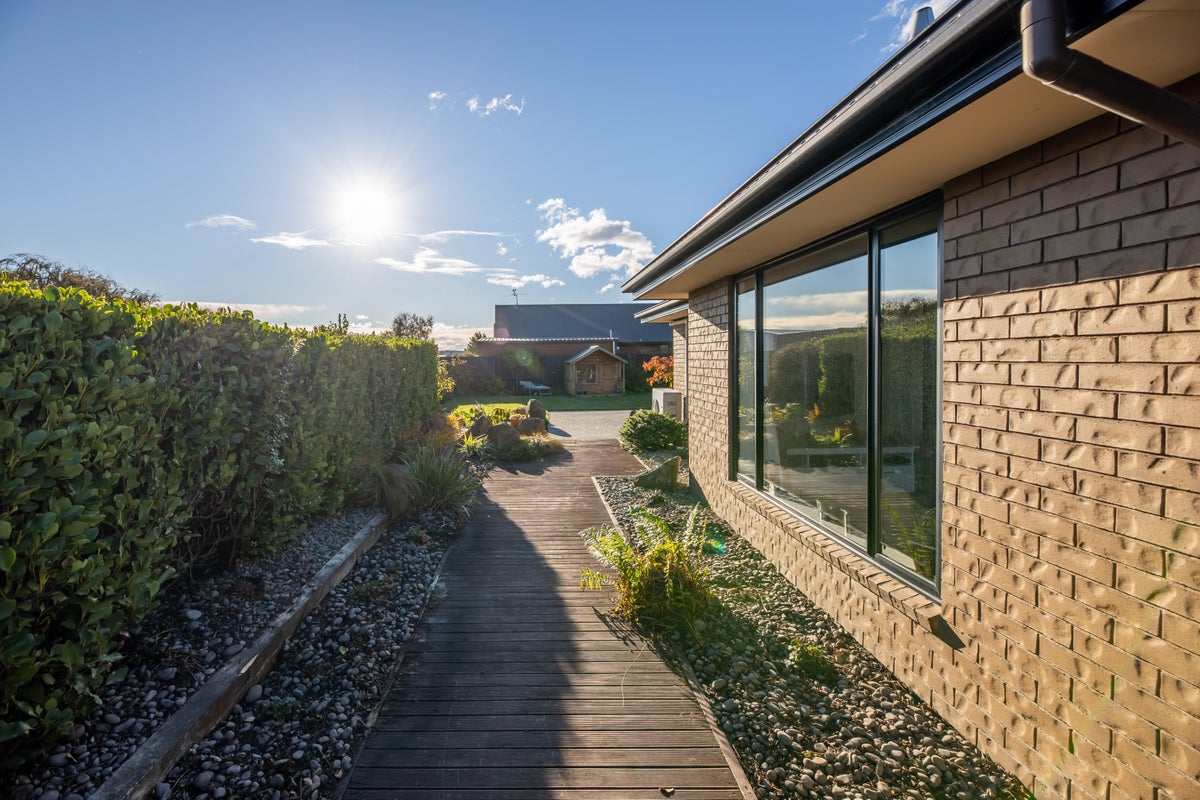 9 Sea Eagles Place, North New Brighton, Christchurch - Carousel 1