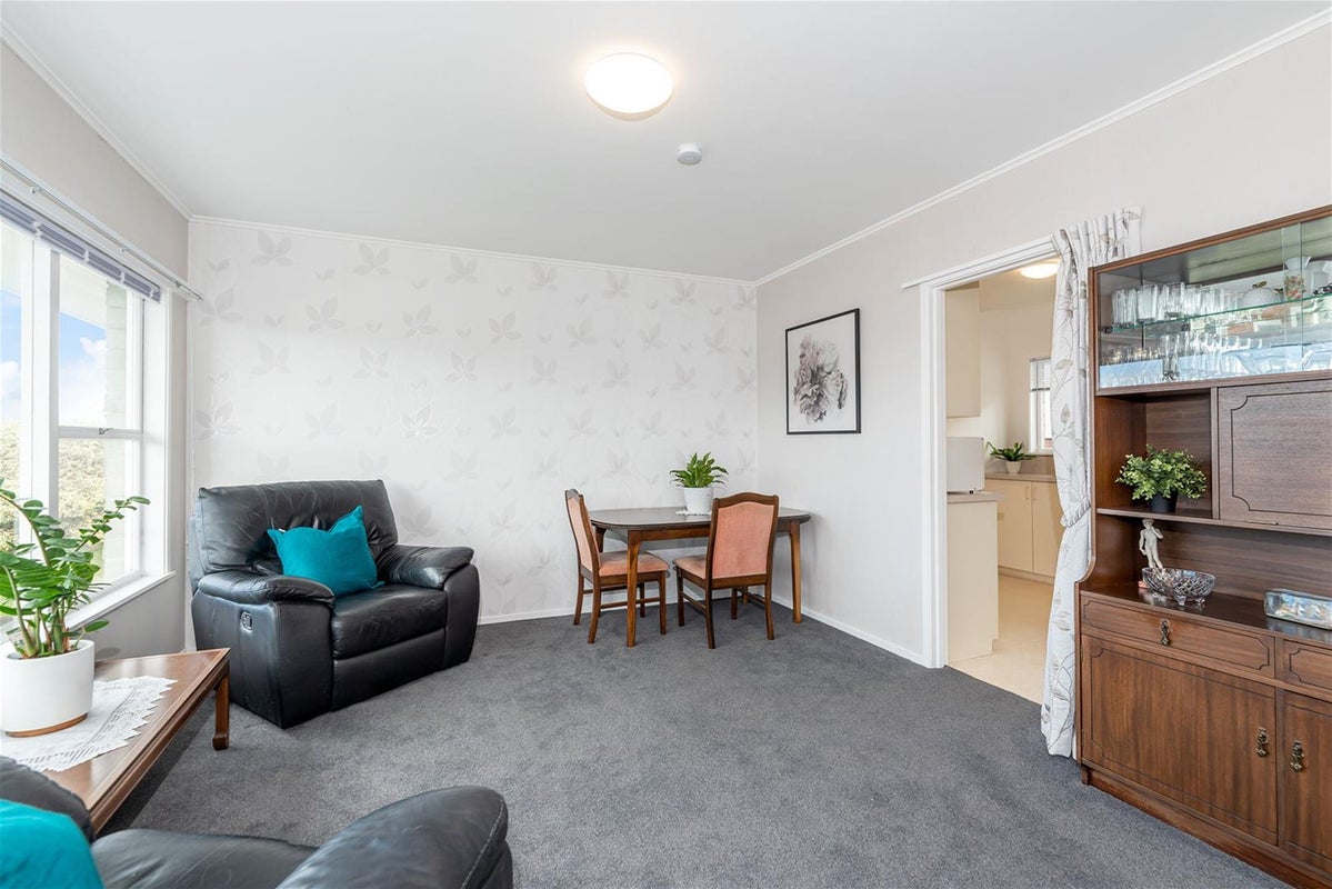 2/8 East Coast Road, Milford, Auckland - Carousel 2