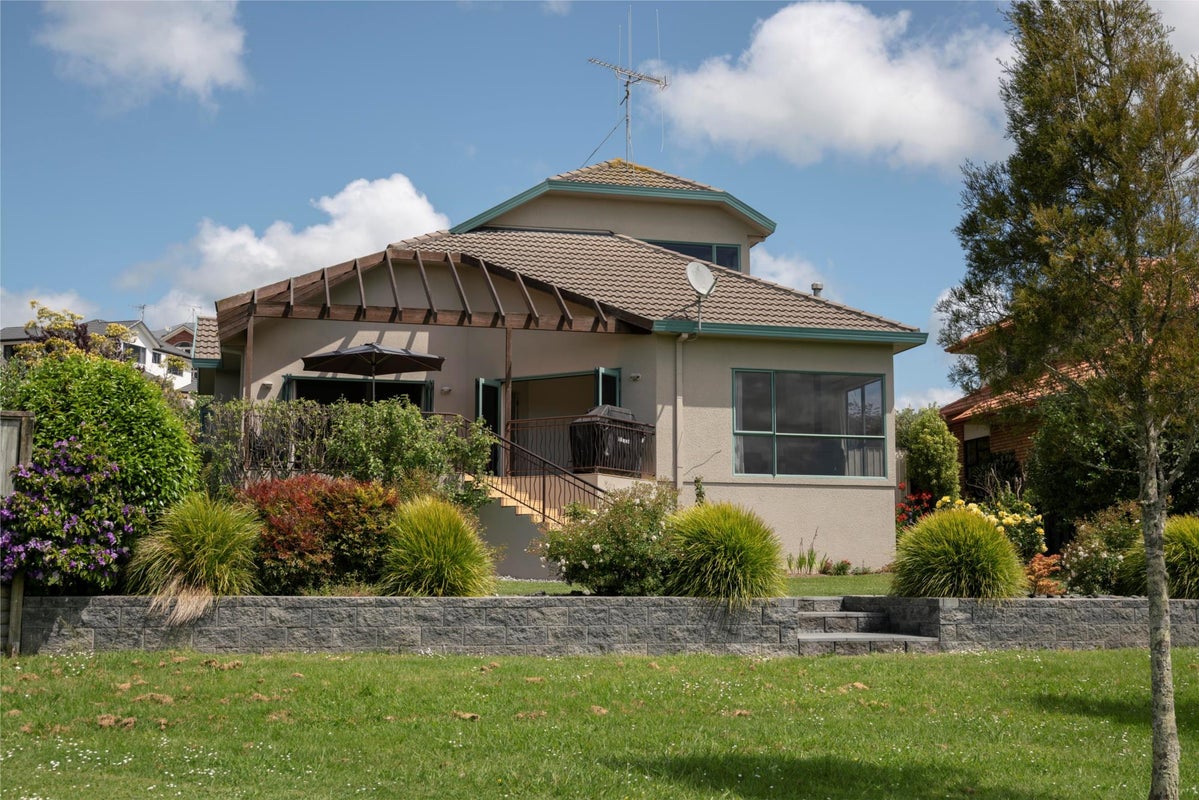 30 Greenfield Drive, Western Heights, Hamilton - Carousel 1