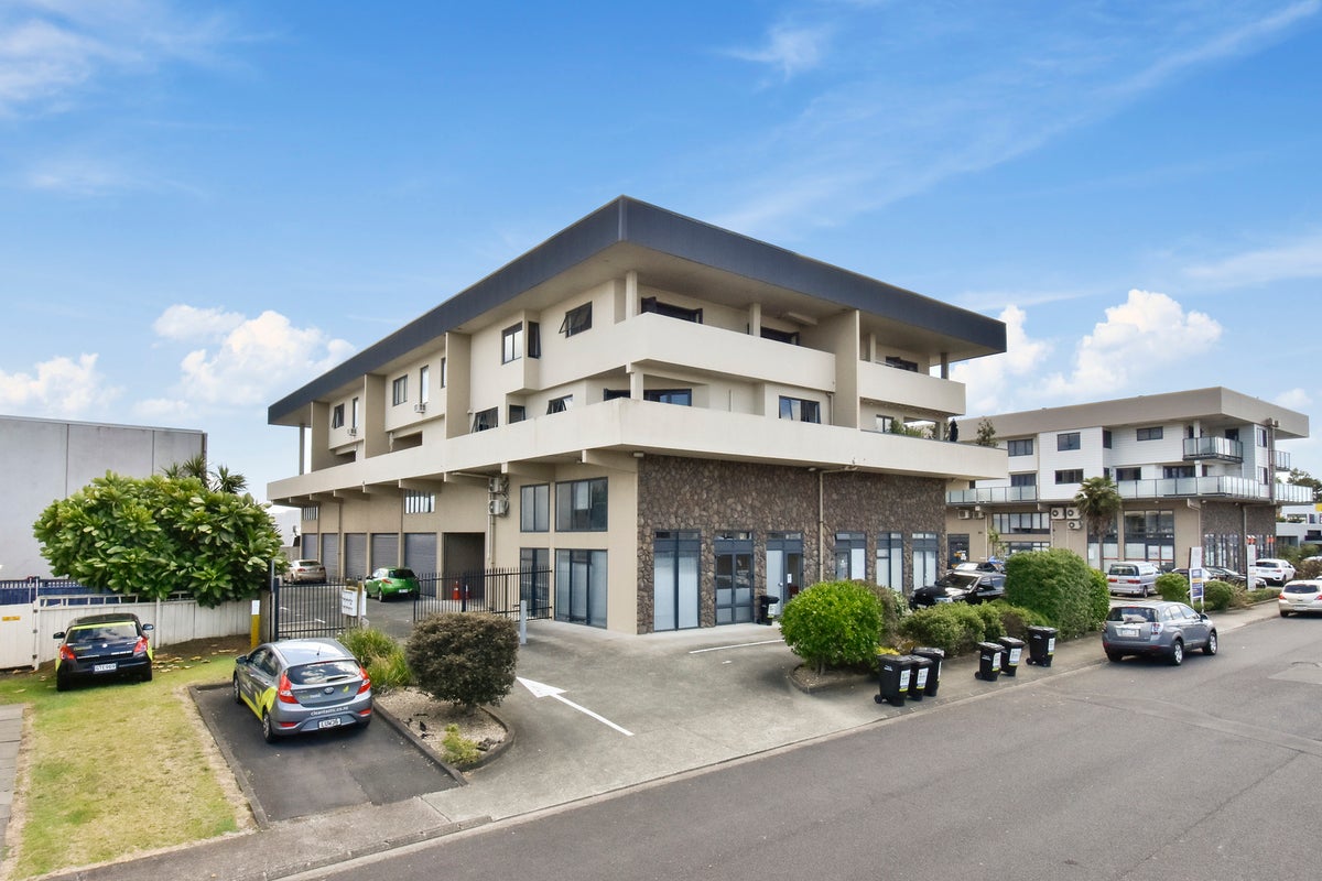 6/11 Jack Conway Avenue, MANUKAU, AUCKLAND - Carousel 1