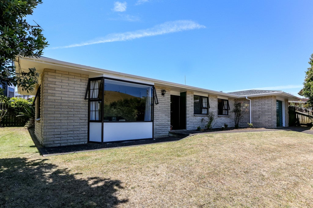 4 Squire Place, Blagdon, New Plymouth - Carousel 1