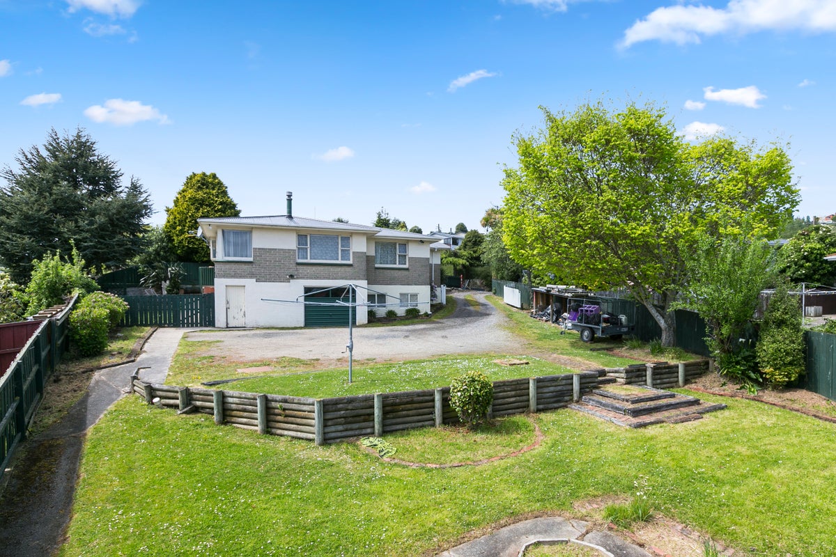 12 Bell Crescent, Concord, Dunedin - Carousel 1