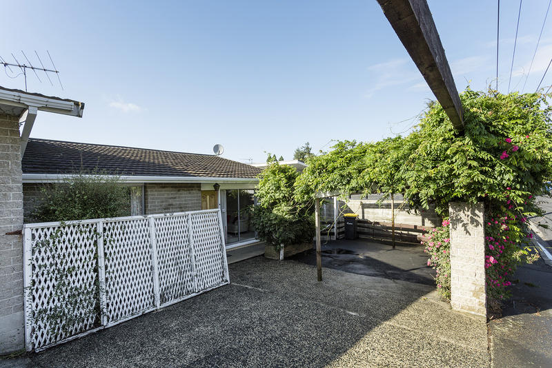 4/2 Brent Street, Maori Hill, Dunedin - Carousel 1