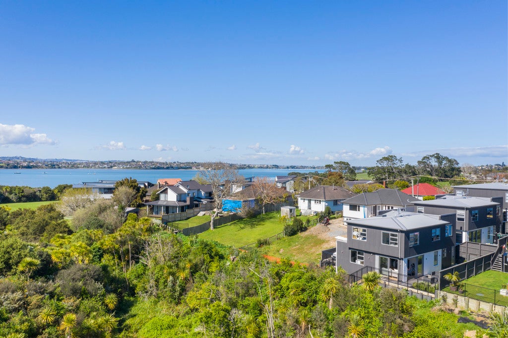 16B Fernwood Place, Wai o Taiki Bay, Auckland - Carousel 2