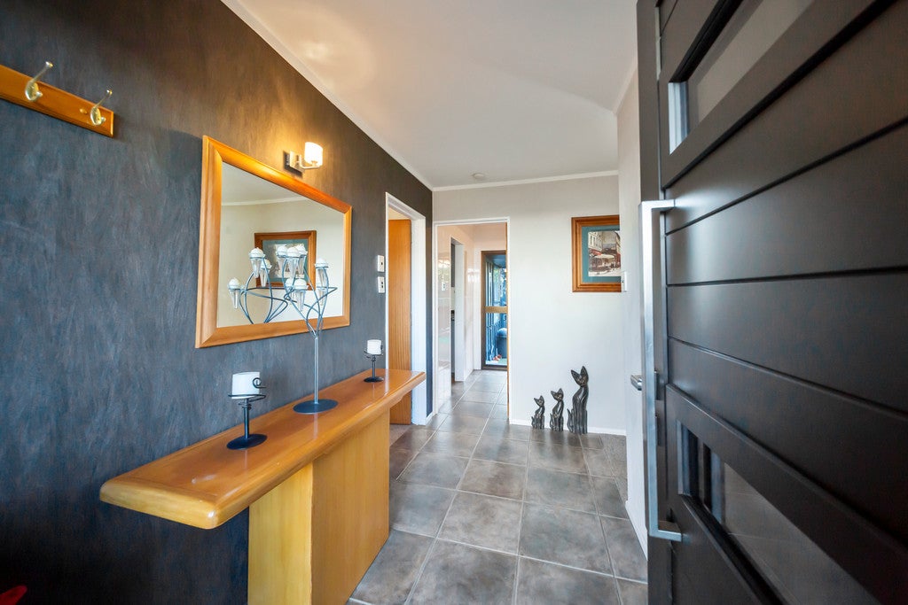 8 Honnor Place, Hurdon, New Plymouth - Carousel 2