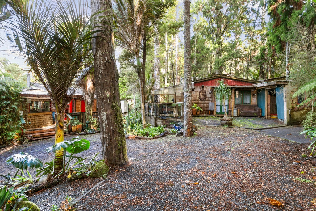 10 Minnehaha Avenue, Titirangi, Auckland - Carousel 2