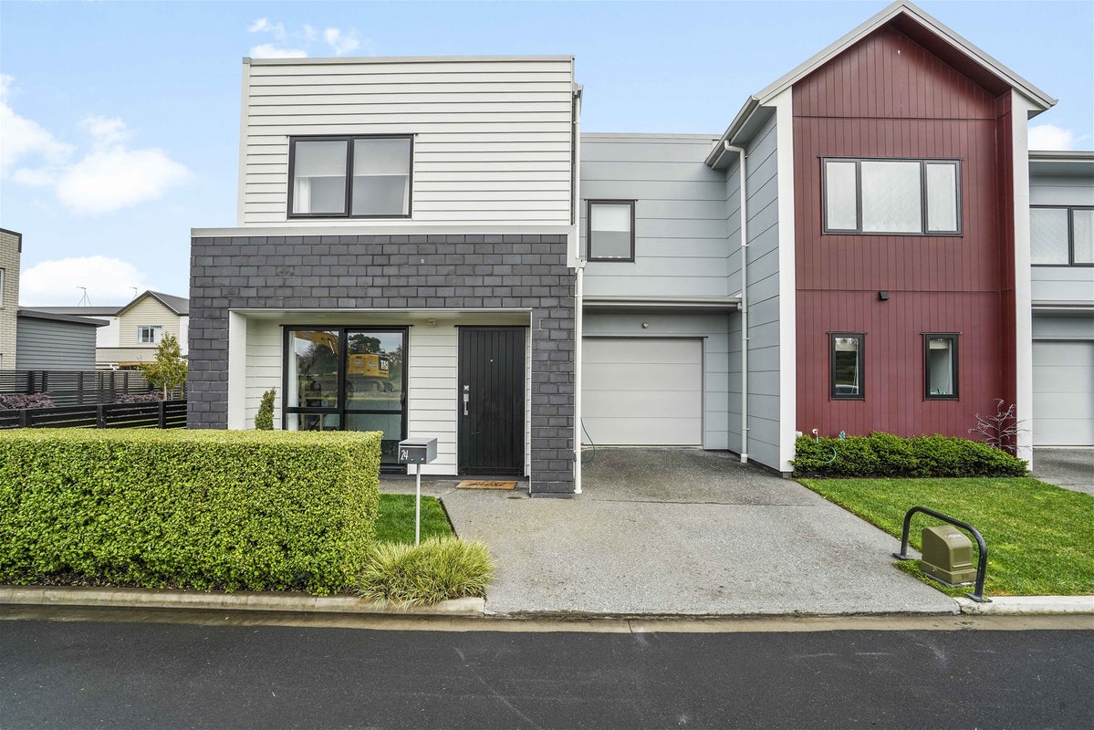 24 Rebekah Crescent, Flagstaff, Hamilton - Carousel 2