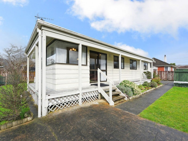 9B MCHARDIE ST, WALLACEVILLE, UPPER HUTT - Carousel 1