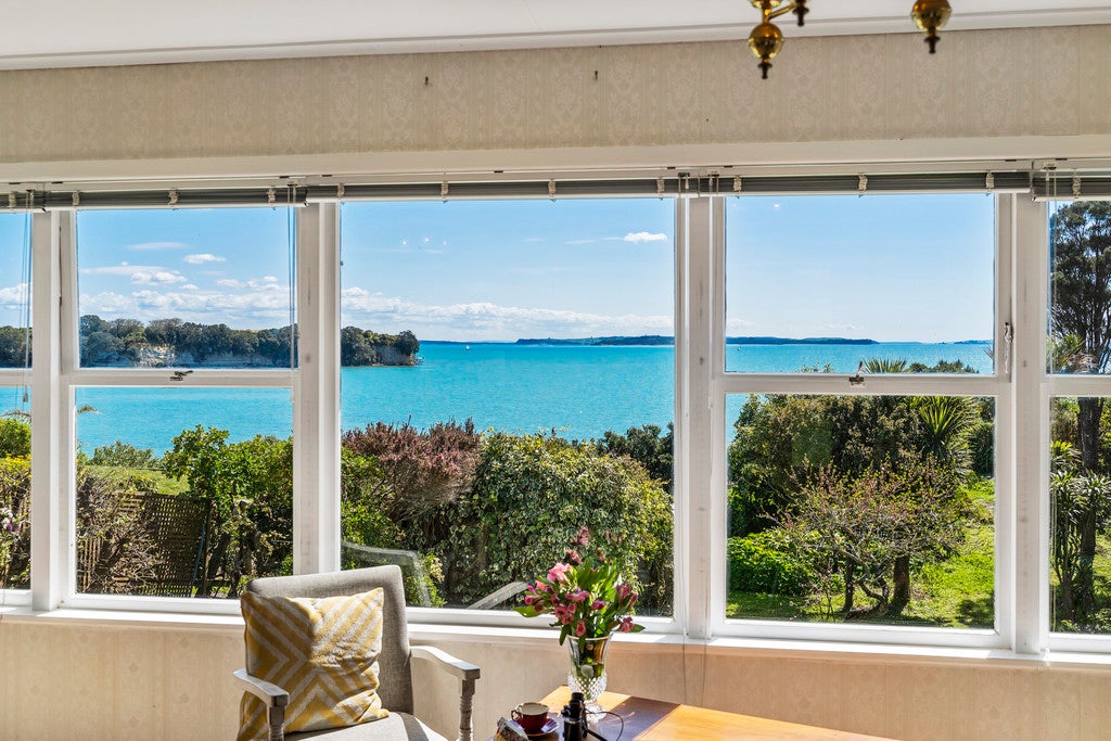 29 Hawke Crescent, Beachlands, Auckland - Carousel 2