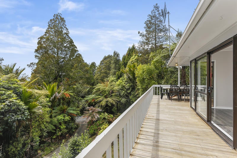 406 Scenic Drive, Waiatarua, Auckland - Carousel 2