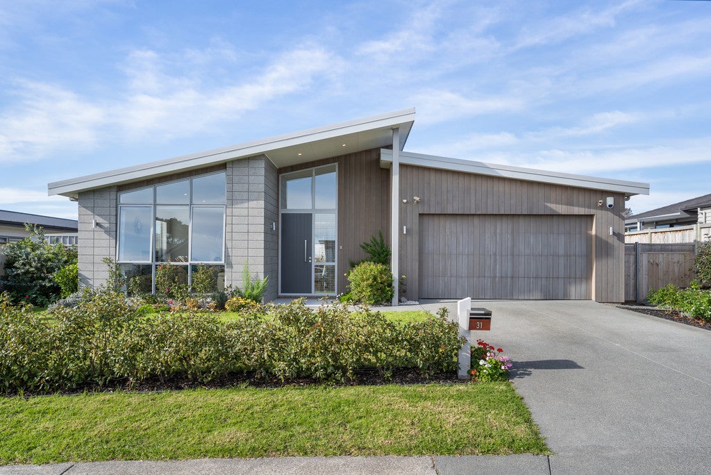 31 Mahutonga Avenue, Beachlands, Auckland - Carousel 1