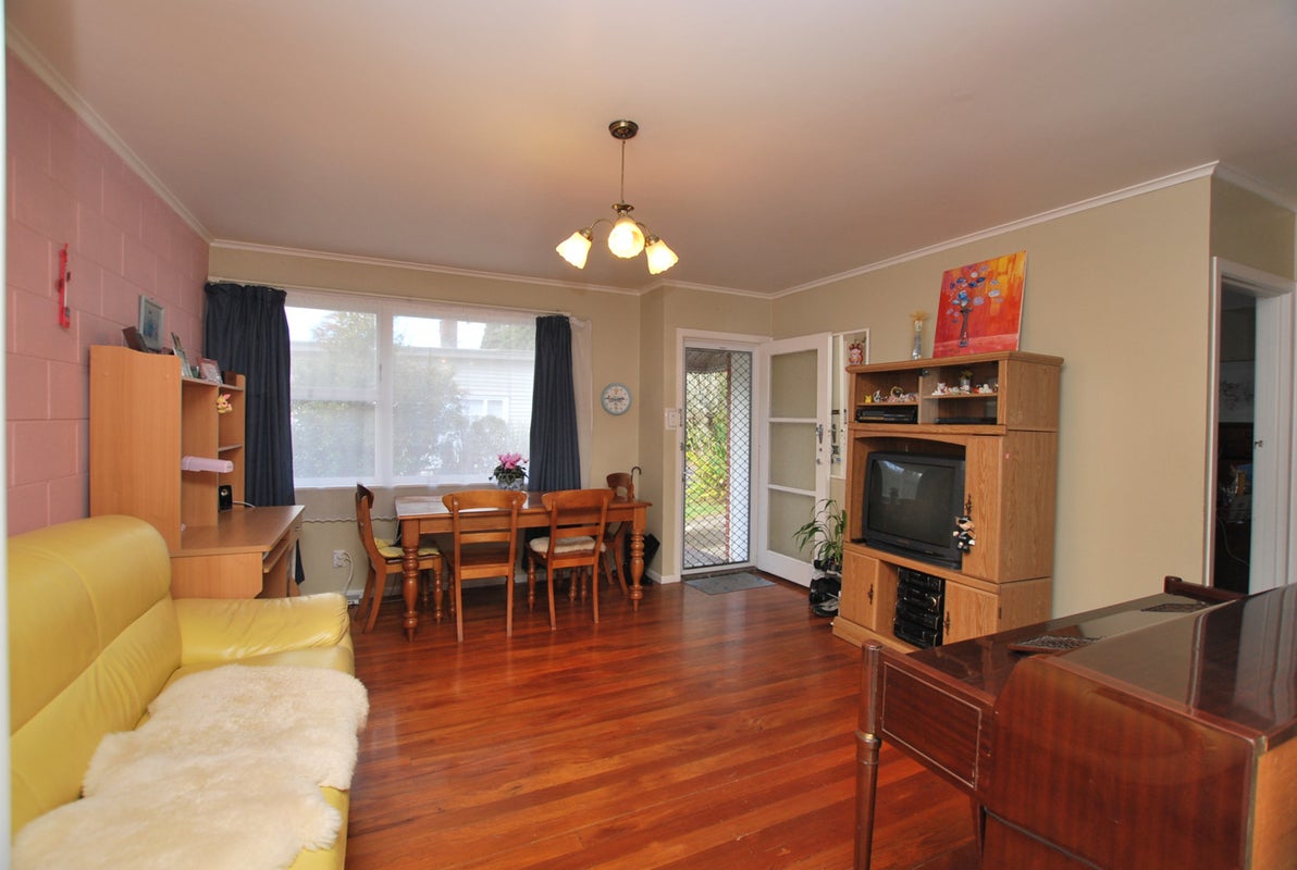 1/123 Hutchinson Avenue, New Lynn, Auckland - Carousel 1