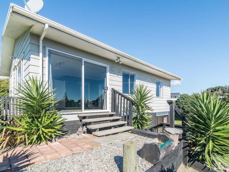 13 Kaitawa Street, Waikanae Beach, Waikanae - Carousel 2