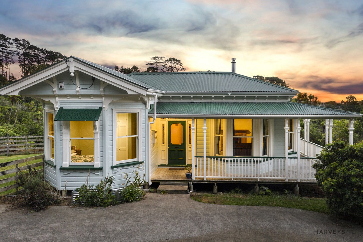 227 Forest Hill Road, Waiatarua, Auckland - Carousel 1