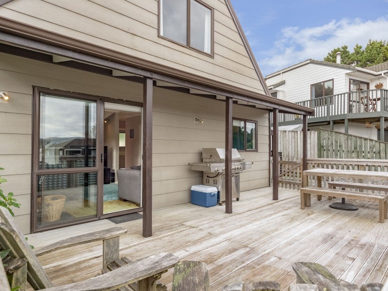 6 Monarch Grove, Maoribank, Upper Hutt - Carousel 2