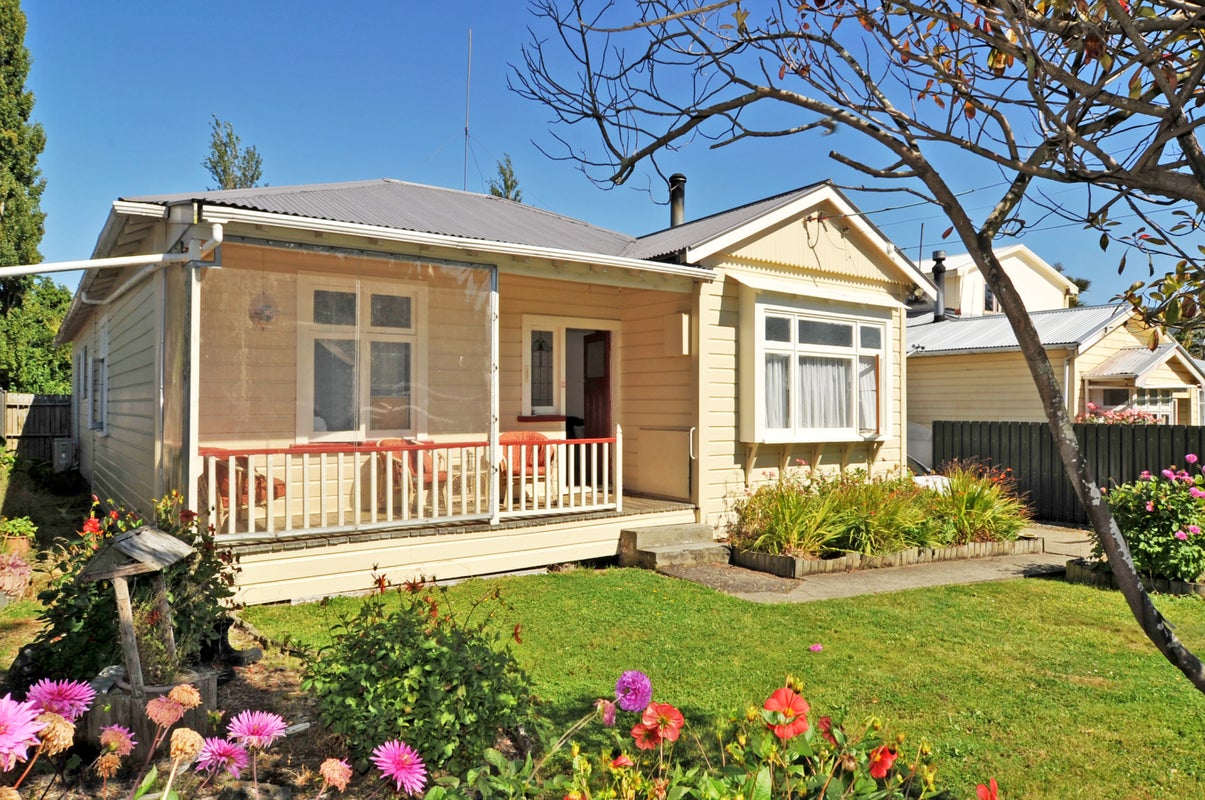 8 Greenacres Street, Macandrew Bay, Dunedin - Carousel 1