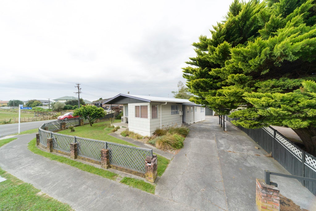 1 Escort Grove, Awapuni, Palmerston North - Carousel 1