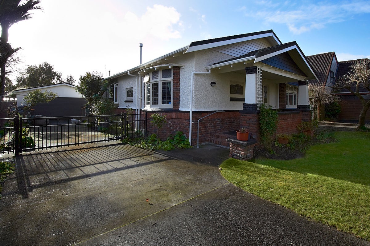 463 College Street, Hokowhitu, Palmerston North - Carousel 1