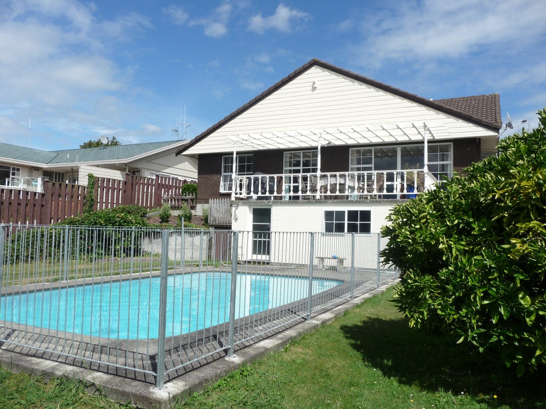 16 Kentucky Way, Awapuni, Palmerston North - Carousel 1