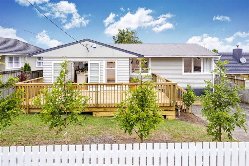 43 Coniston Avenue, Te Atatu South, Auckland - Carousel 1