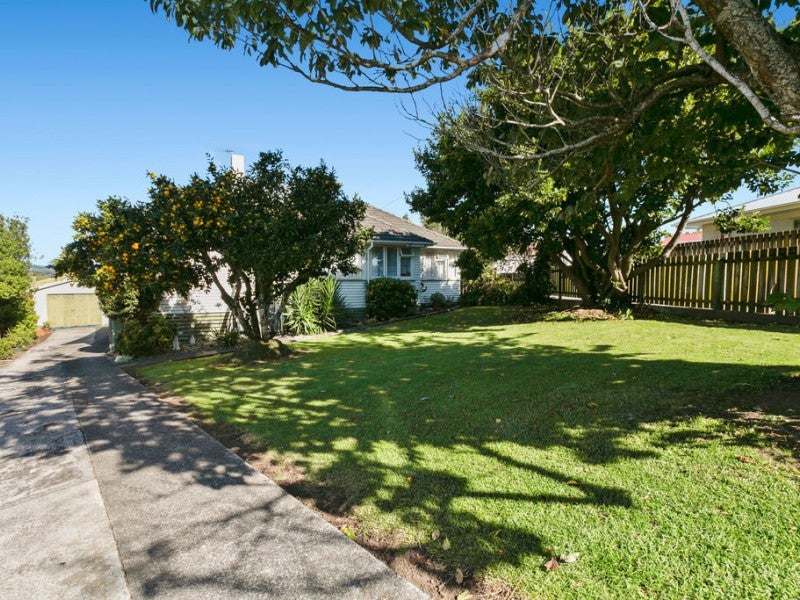 12 Somerset Grove, Parkvale, Tauranga - Carousel 1