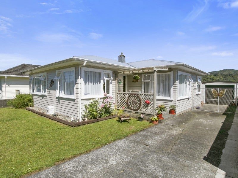 17 Ruthven Road, Wainuiomata, Lower Hutt - Carousel 1