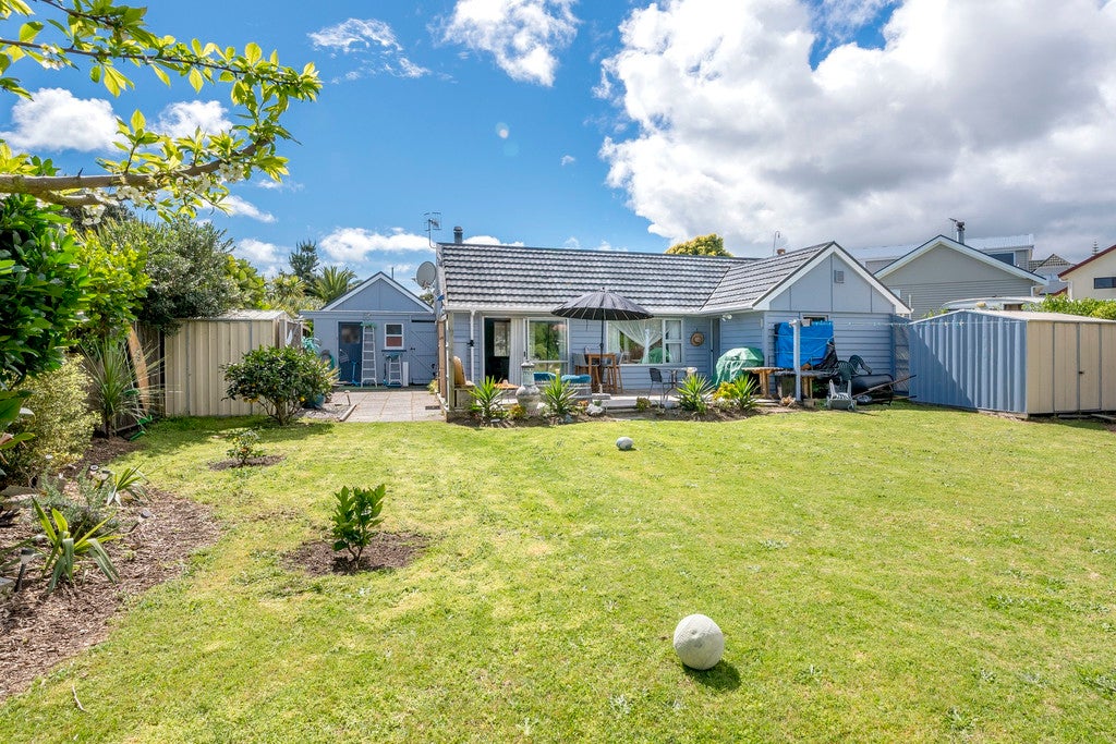 10 Victor Grove, Waikanae Beach, Waikanae - Carousel 2