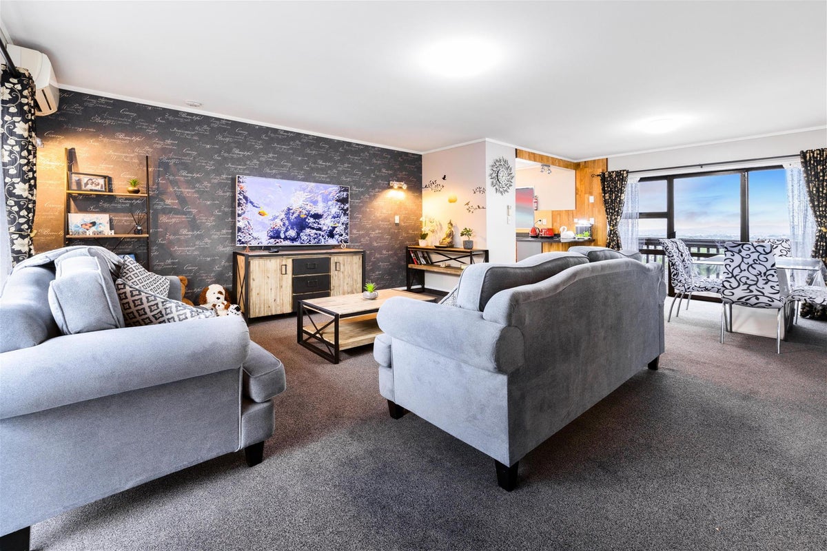 2/262 Don Buck Road, Massey, Auckland - Carousel 2