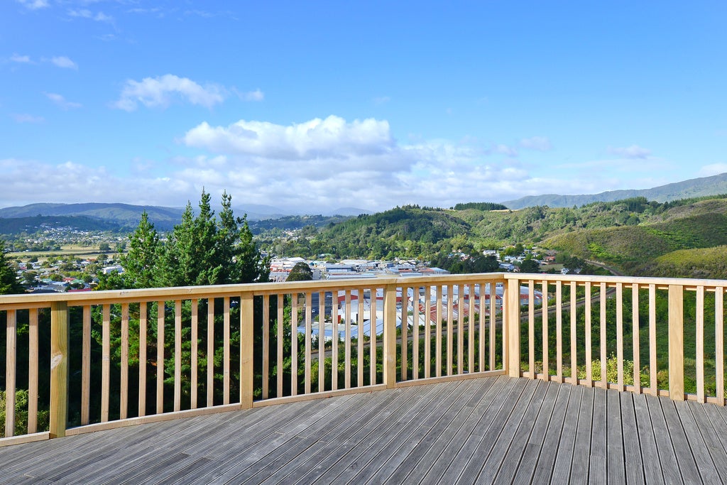 5 Plantagenet Grove, Kingsley Heights, Upper Hutt - Carousel 21