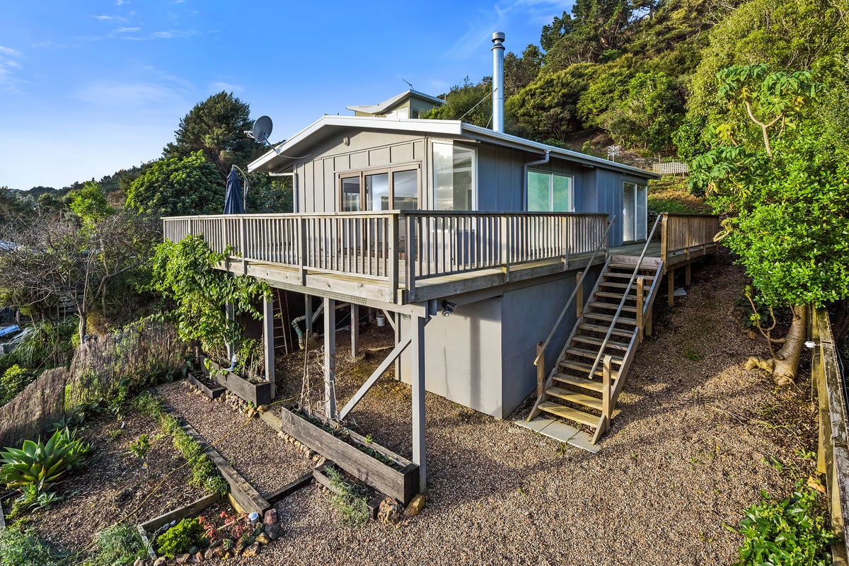 11 Erua Road, Ostend, Waiheke Island - Carousel 2