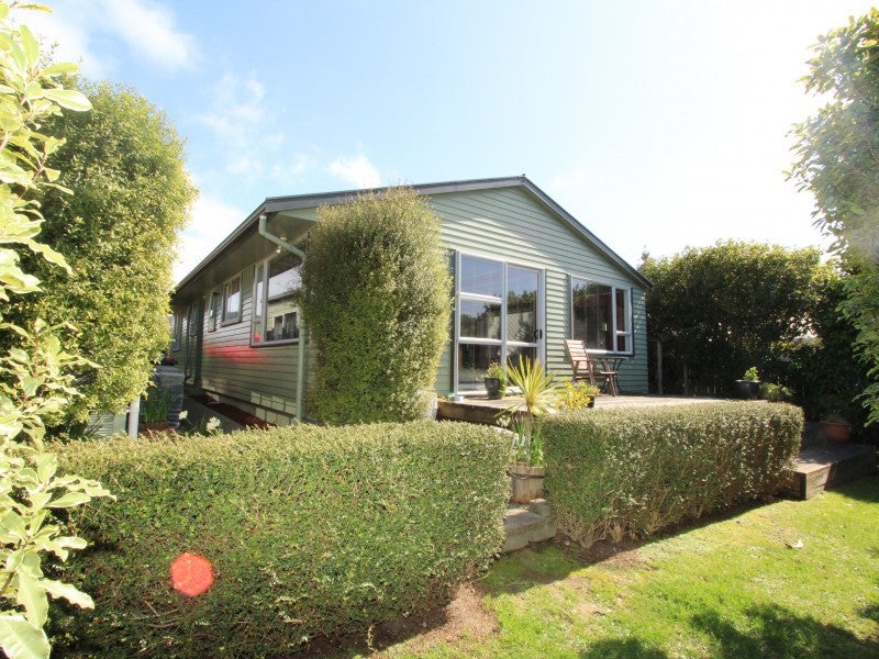 20 Bartlett Grove, Tawa, Wellington - Carousel 1