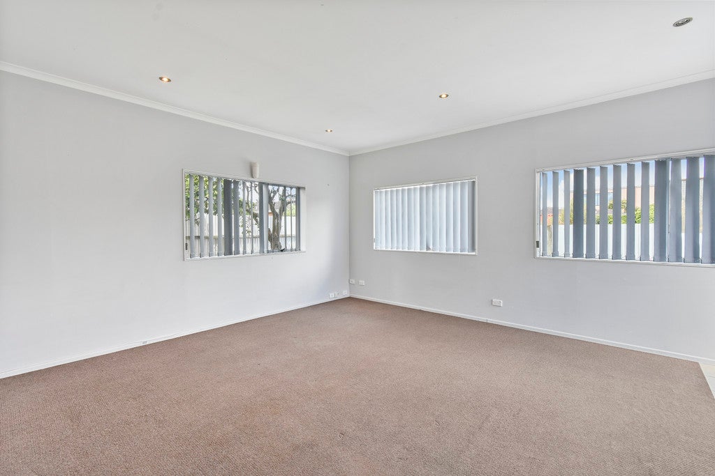 15 Wilmay Avenue, Papatoetoe, Auckland - Carousel 2