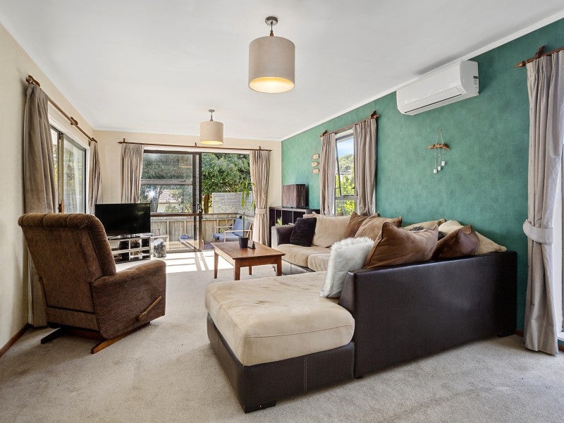 7 Azimuth Place, Whitby, Porirua - Carousel 1
