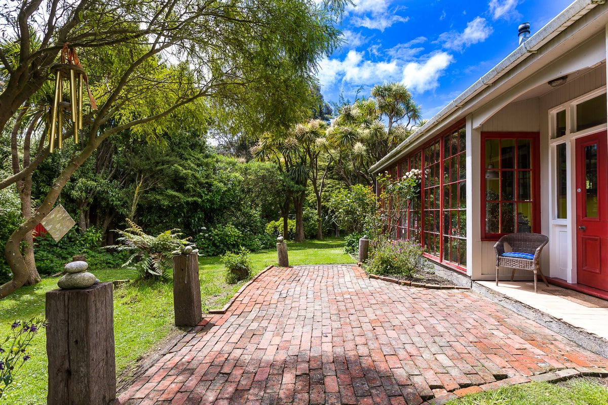 6 Holm Avenue, Broad Bay, Dunedin - Carousel 2