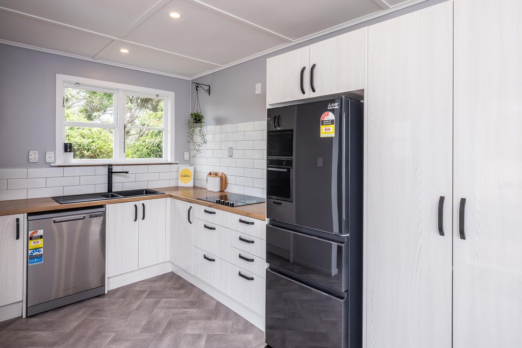 42 Dominion Park Street, Johnsonville, Wellington - Carousel 2