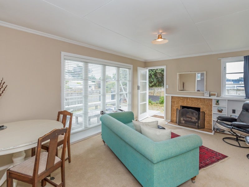 166 Park Avenue, Waitarere Beach, Levin - Carousel 2