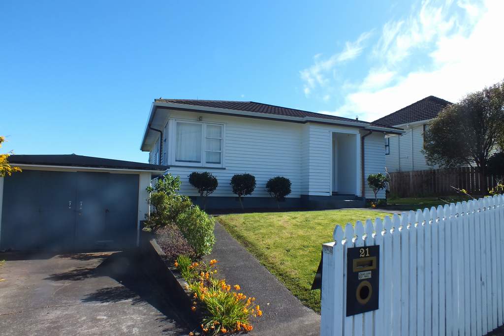 21 Spur Grove, Titahi Bay, Porirua - Carousel 2