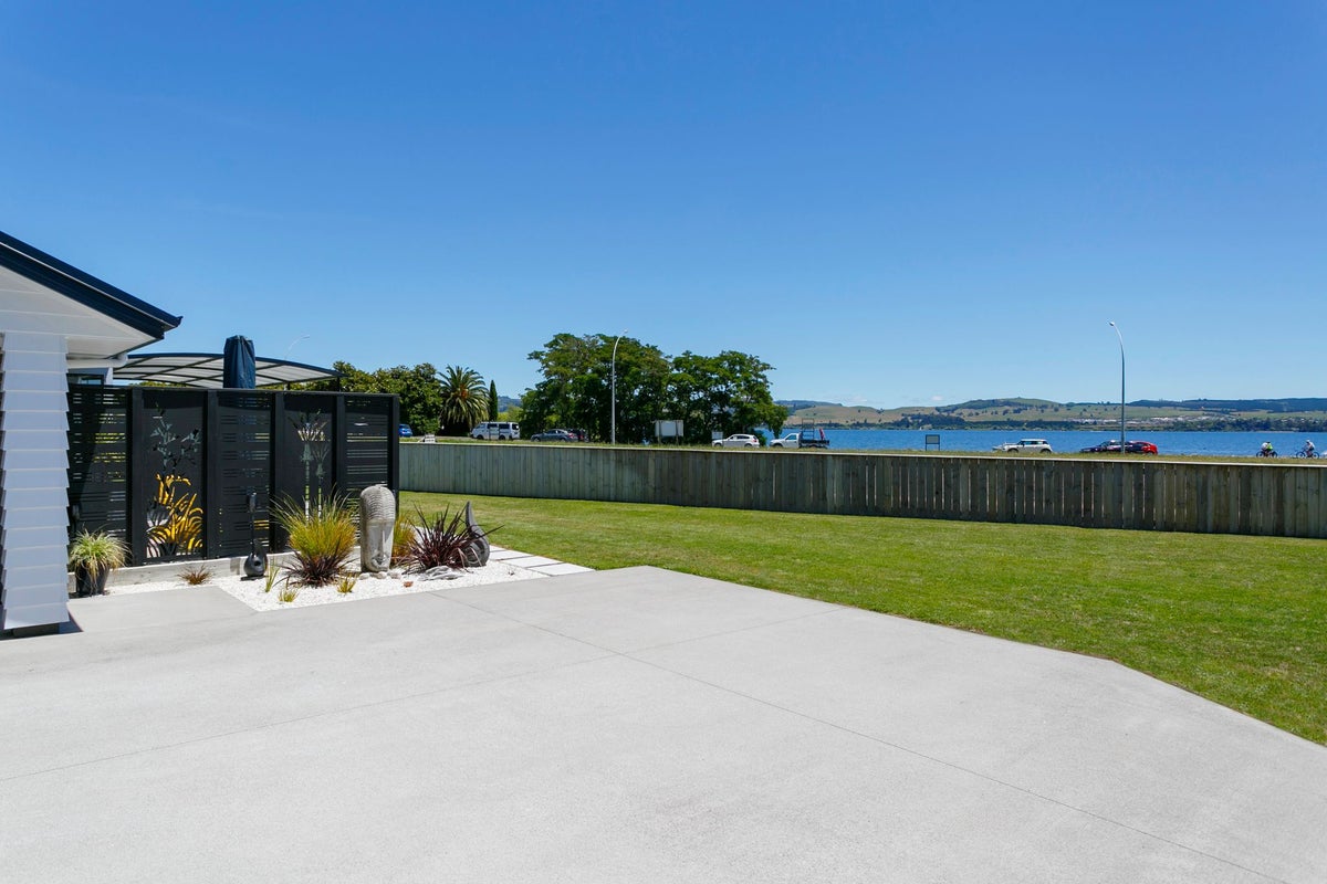 5 Tremaine Avenue, Two Mile Bay, Taupo - Carousel 2