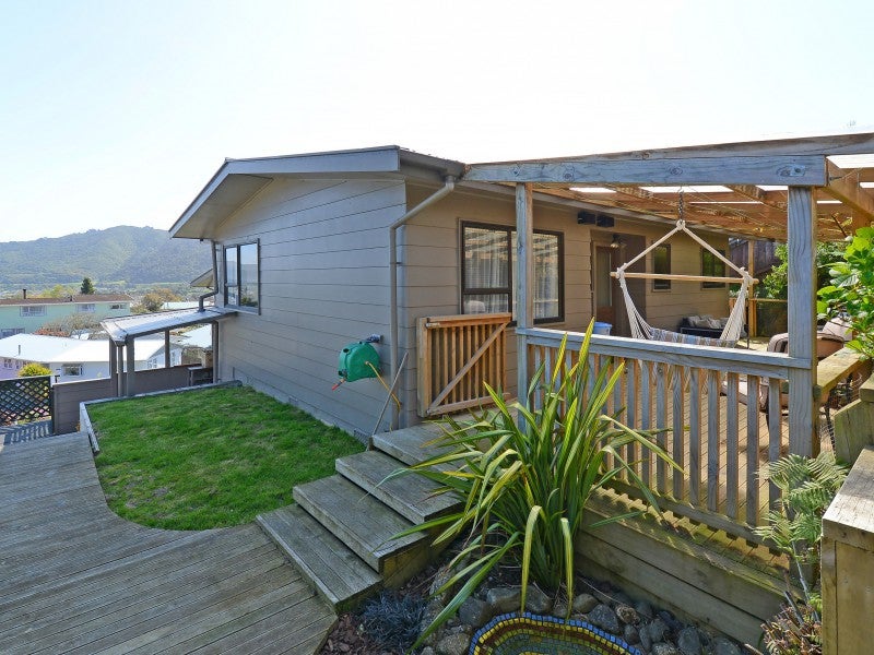 27 Vista Crescent, Maoribank, Upper Hutt - Carousel 21