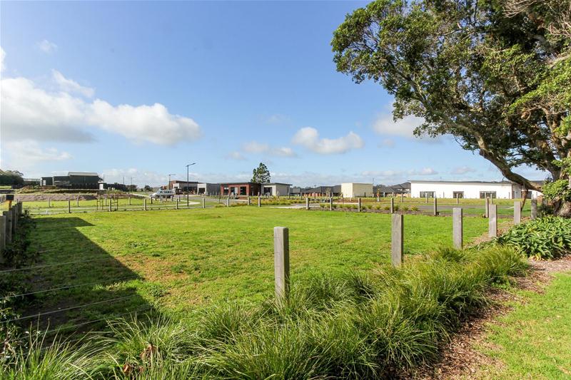 11 Kotare Drive, Waiwhakaiho, New Plymouth - Carousel 2