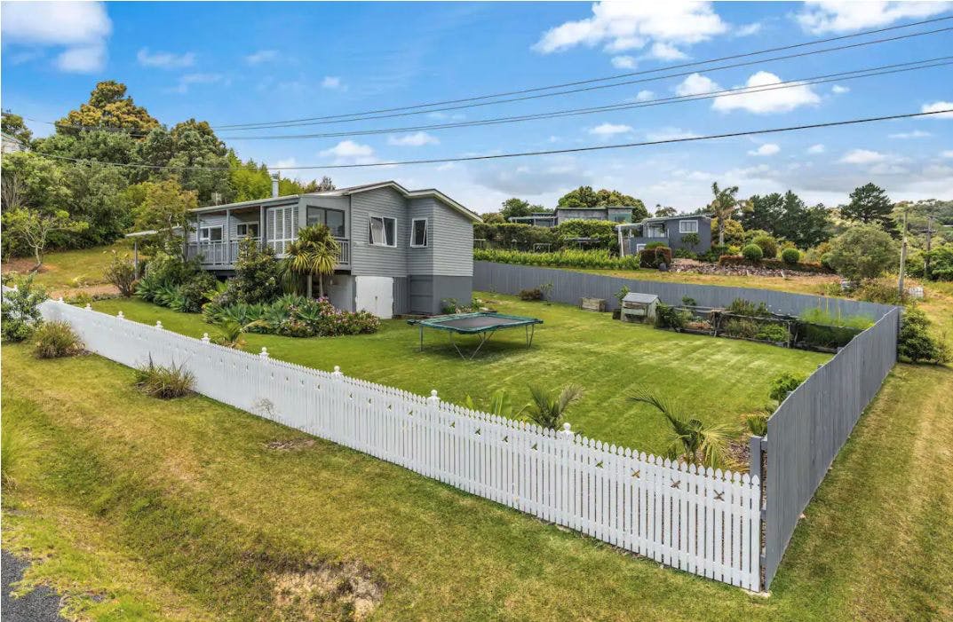 12 Marine View Road, Onetangi, Waiheke Island - Carousel 2