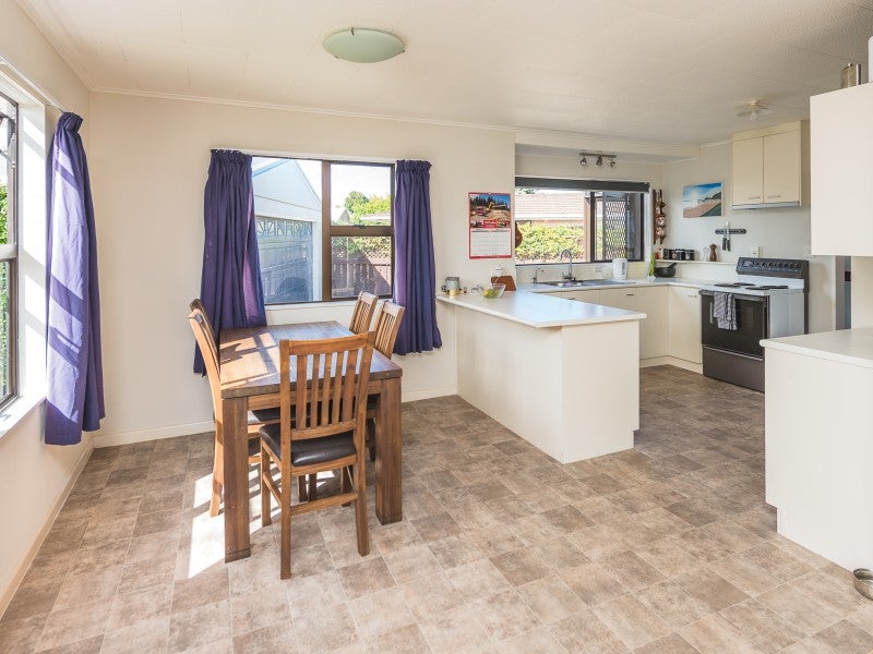 22 Lindsey Crescent, Springvale, Whanganui - Carousel 2