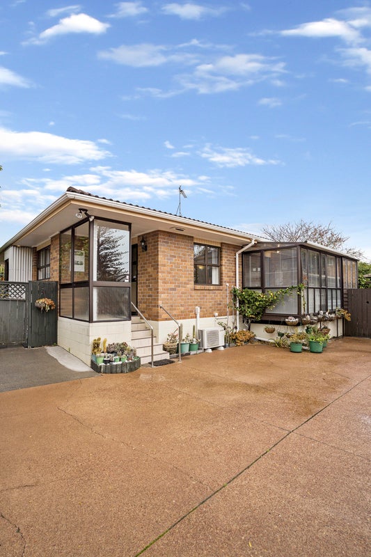 2/12 Sale Street, Howick, Auckland - Carousel 22