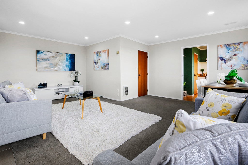 2/74 Dalwhinnie Parade, Highland Park, Auckland - Carousel 2